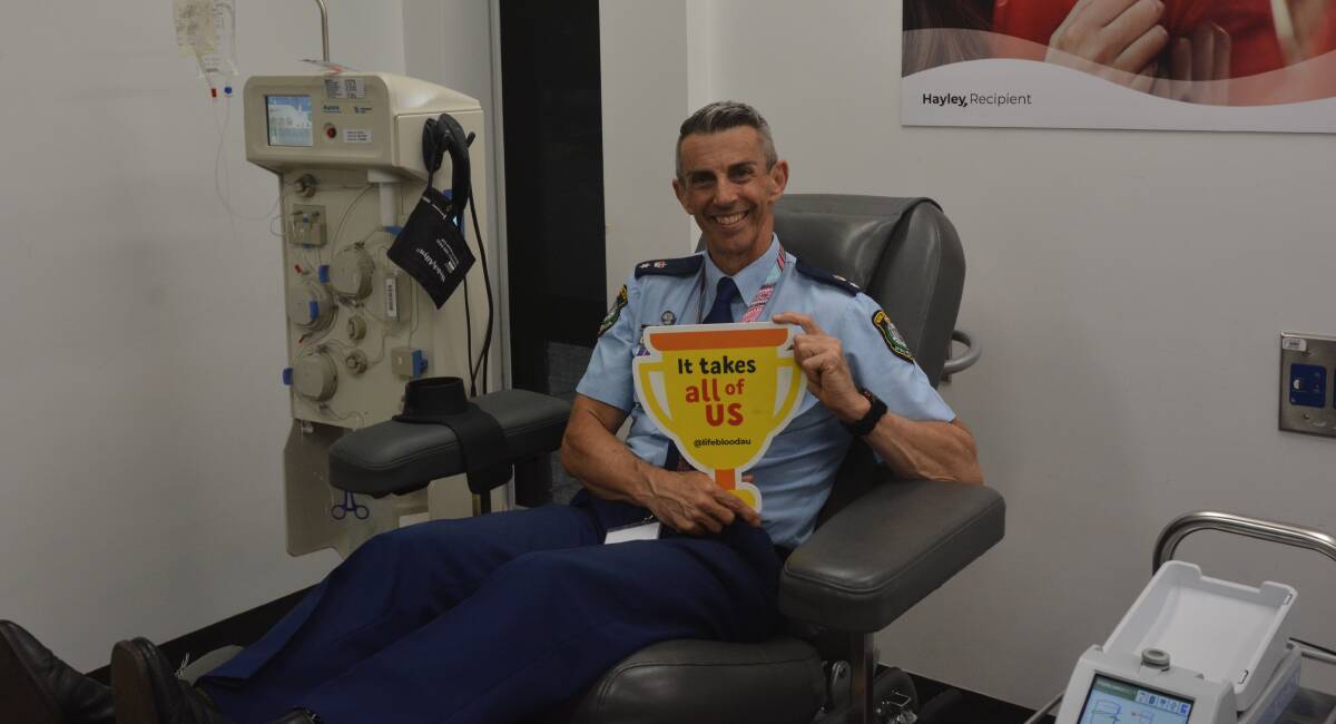 Orana Mid-Western police district commander, Superintendent Danny Sullivan was one of several officers to give blood on Wednesday. Picture by Tom Barber 