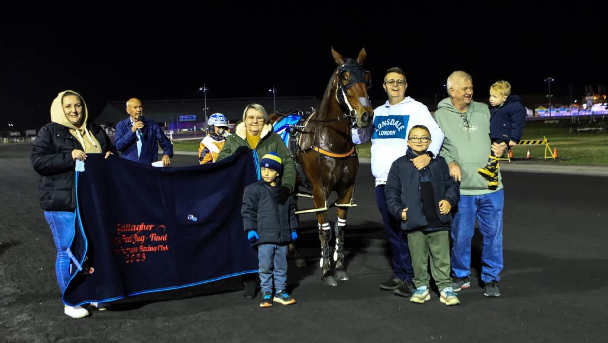 The victorious team behind Charlie's Ace after her win at Dubbo Showground on Friday night. Picture by Coffee Photography and Framing