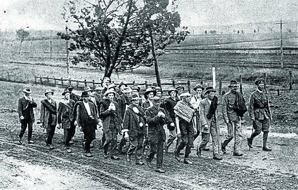  A group of Gilgandra men walked 320 miles to Sydney during the Coo-ee march in 1915. Picture via Gilgandra Shire Library