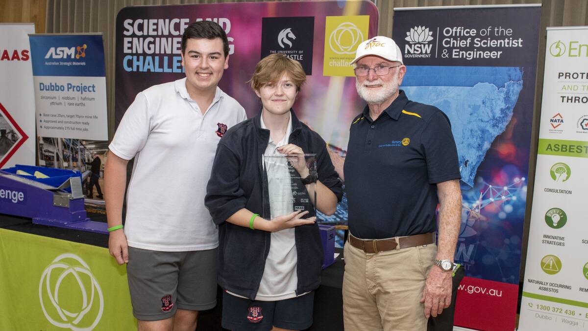 Mudgee High students Alex Wojciechowski and Sage Matheson-Gayford with Tony Geraghty of South Dubbo Rotary. Picture by Belinda Soole
