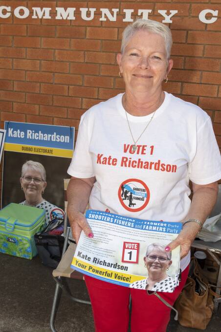 Dubbo candidate Kate Richardson hands out 'how to vote' cards at the Dubbo Uniting Church pre-poll site. Picture by Belinda Soole