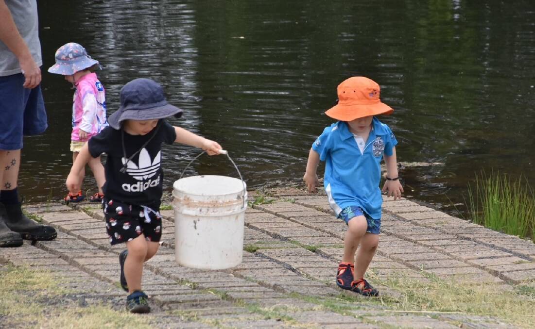 Children helped out release fingerlings at Lake Burrendong during the 2022 Easter competition. Picture supplied