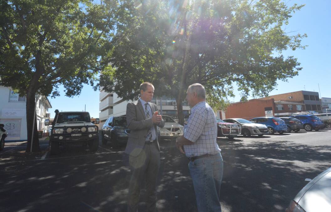 Dubbo mayor Mathew Dickerson discussing with a resident concerned about potholes around the city. Picture File
