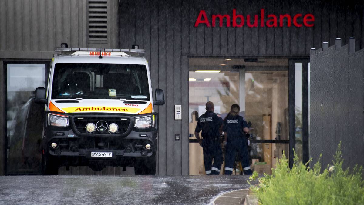Dubbo ambulance and paramedics staff on duty. PICTURE: BELINDA SOOLE