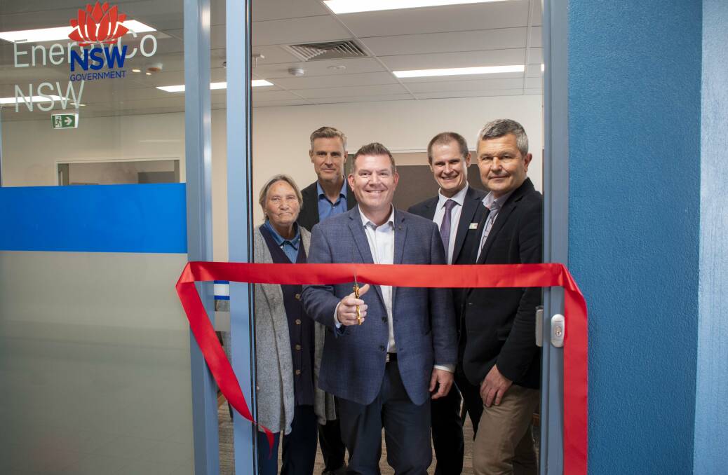The opening of EnergyCo office at Macquarie Street, Dubbo on 01 September, 2022 with MP Dugald Saunders, EnergyCo chief executive officer James Hay, Dubbo Regional Council mayor Mathew Dickerson, Mike Young and Aunty Margaret Walker. Picture by Belinda Soole