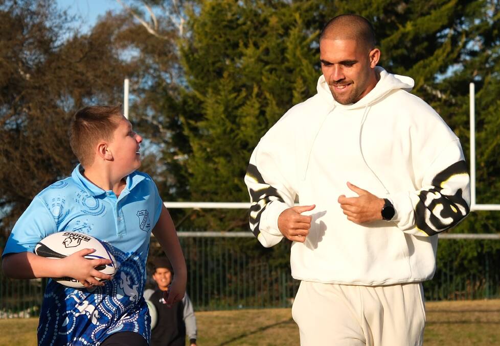 Cronulla Sharks fullback and Bathurst product Will Kennedy was at the Kelso Community Hub on Tuesday afternoon. Picture by James Arrow