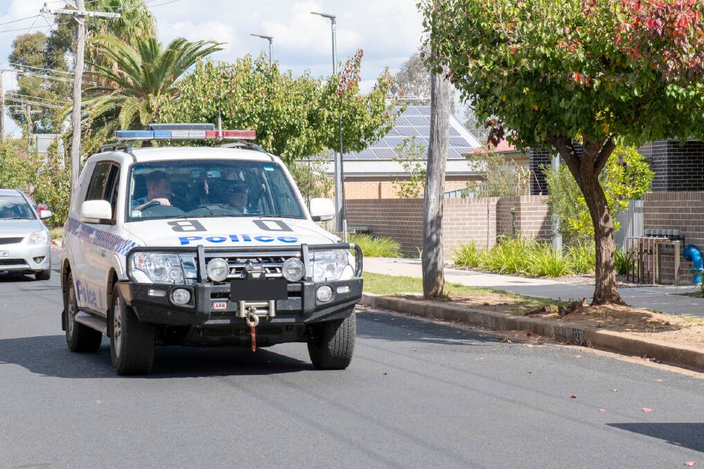 Police searching the area around South Dubbo on Thursday, April 20. Picture by Belinda Soole 