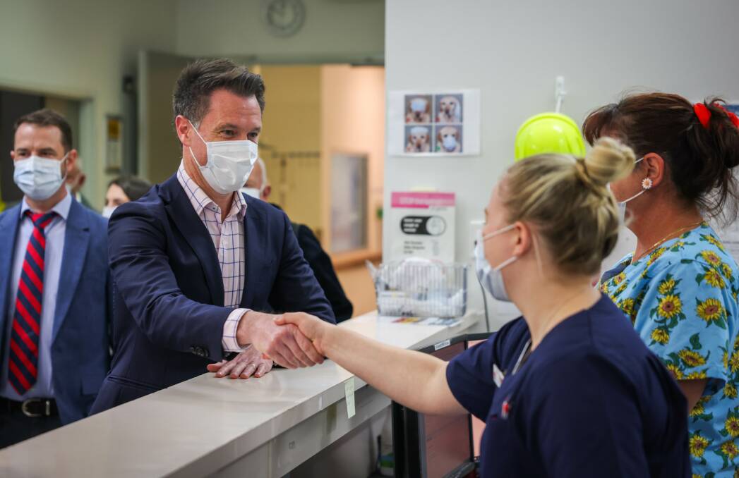 NSW Premier Chris Minns visited Dubbo Base Hospital while in town last Friday. The NSW Government also announced yesterday that it has federal approval to extend the single employer model in an attempt to entice more doctors to rural communities. Picture supplied.