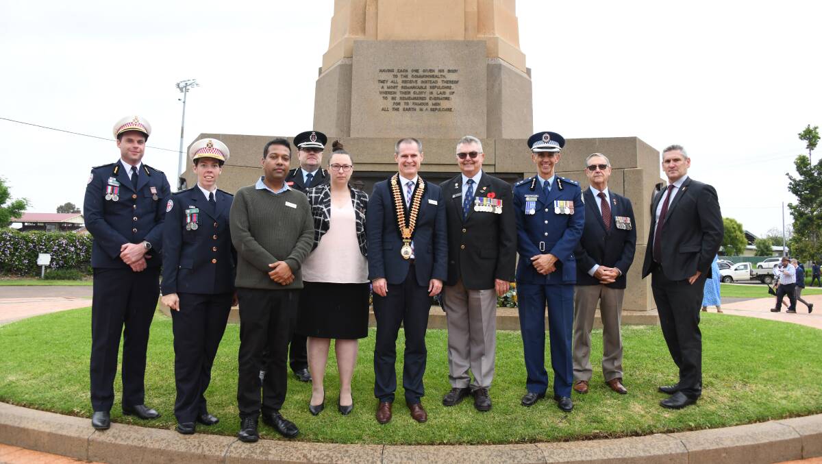 Dubbo mayor Mathew Dickerson, RSL Club president Tom Gray and Dubbo-Orana Midwestern Police chief superintendent Danny Sullivan and other veterans and council officials at the Remembrance Day ceremony on 11 November 2022. Picture by Amy McIntyre