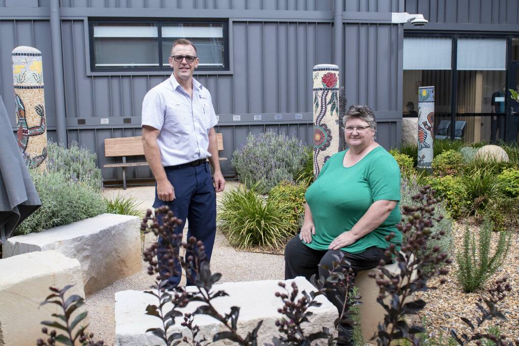 Tim Williams, Nursing Unit Manager at Western Cancer Centre Dubbo, with Helen Eyre, Volunteer at Walan Community Garden. Picture by Belinda Soole