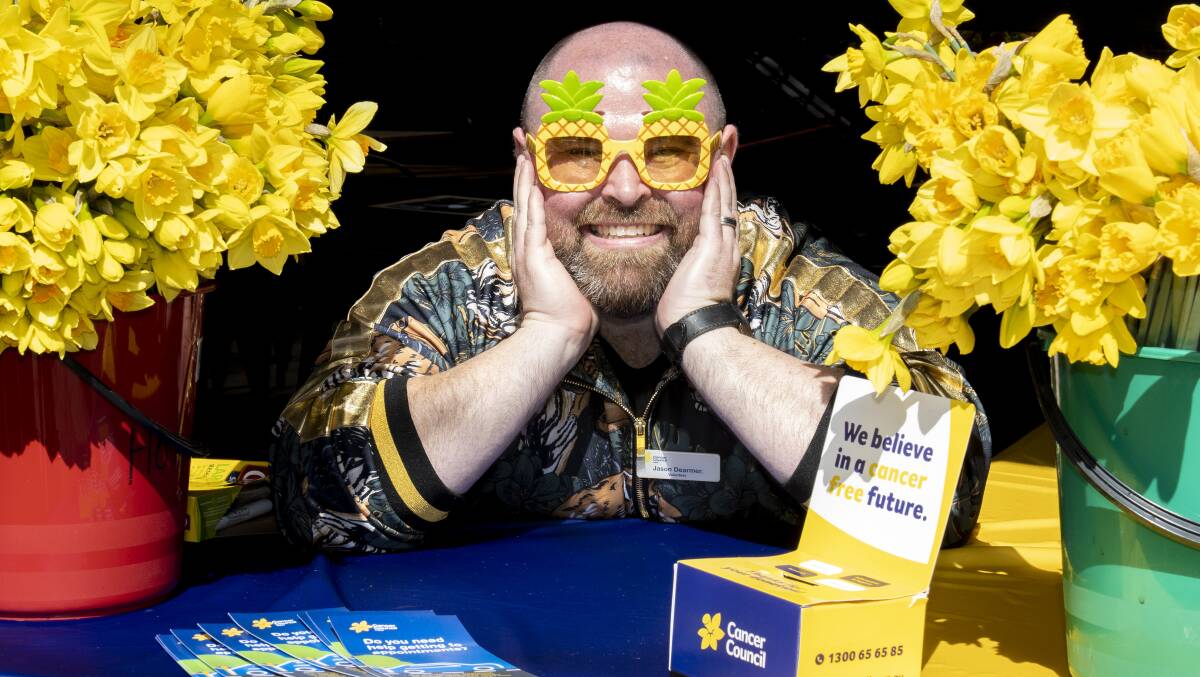 Jason Dearmer volunteering for Cancer Council NSW. Picture by Belinda Soole