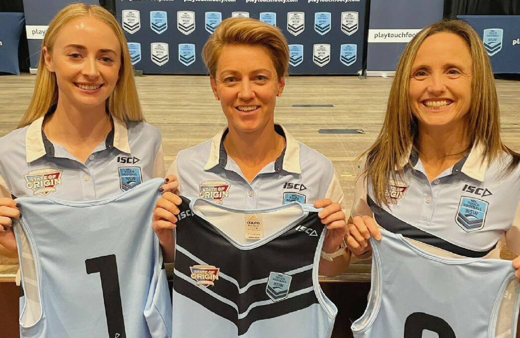 Madi Drew (left), Nic Grose and Shelley Dacry after flying the flag for Dubbo at the 2021 State of Origin series. Picture supplied