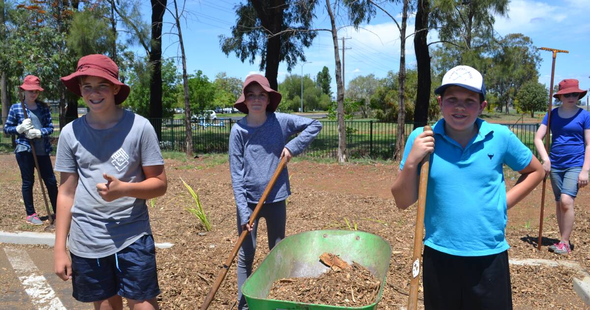 Dubbo Christian School students perform acts of service to the ...