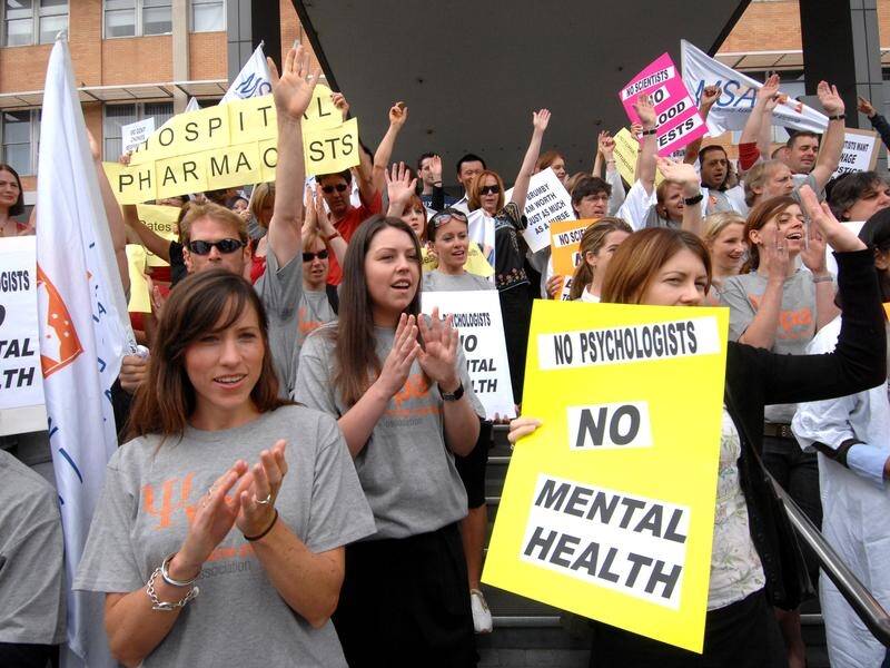 Professionals and students will be given extra training to help identify mental health challenges. (Julian Smith/AAP PHOTOS)